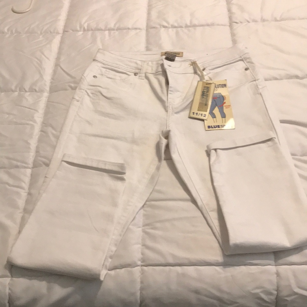 New white Tummy control crop pants 👖